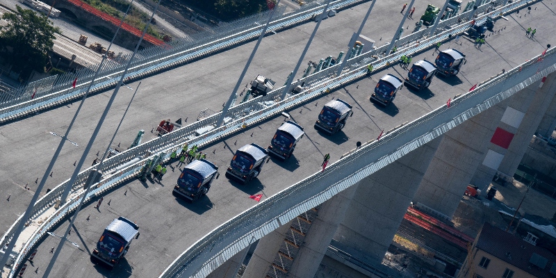 Prove di carico sul nuovo viadotto autostradale sul fiume Polcevera. Genova, 19 luglio 2020 (ANSA/LUCA ZENNARO)