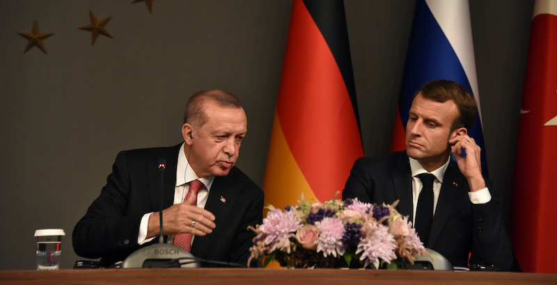 Recep Tayyip Erdogan ed Emmanuel Macron a Istanbul, il 27 ottobre 2018 (Ansa)
