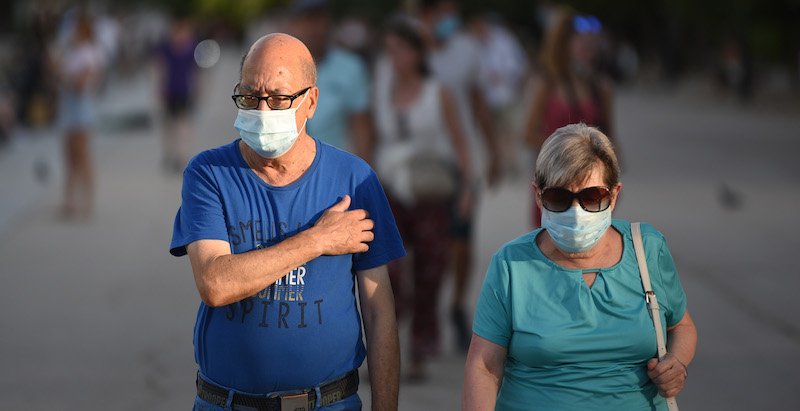 La Comunità di Madrid ha introdotto l'obbligo di indossare la mascherina in tutti gli spazi pubblici e sperimenterà una specie di "passaporto Covid"
