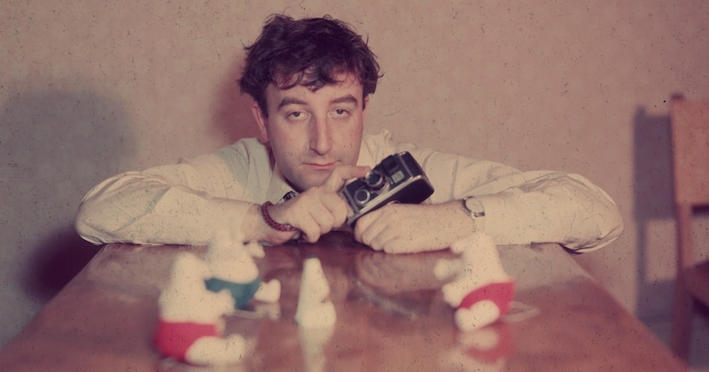 Peter Sellers con una macchina fotografica e alcuni giocattoli nel 1960 
(Hulton Archive/Getty Images)
