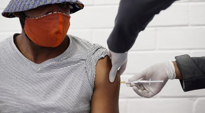 È giusto infettare persone sane per testare un vaccino contro il coronavirus?