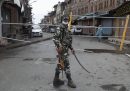 L'India ha imposto un coprifuoco nel Kashmir, un anno dopo averne revocato l'autonomia