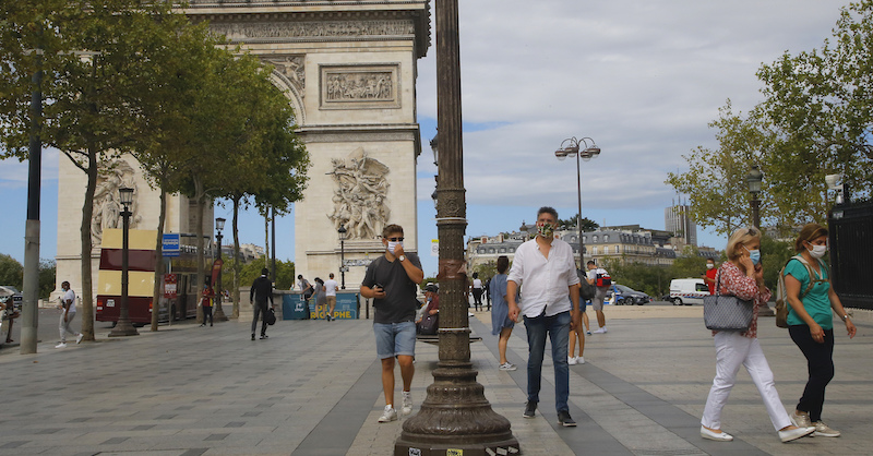 L'Arco di Trionfo a Parigi. (AP Photo/Michel Euler)