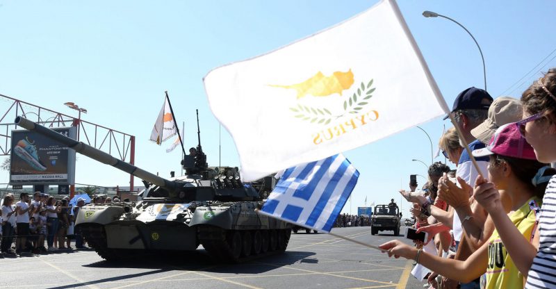 La parata militare per il 59mo anniversario dell'indipendenza della Repubblica di Cipro a Nicosia, a Cipro, l'1 ottobre 2019. (EPA/KATIA CHRISTODOULOU)