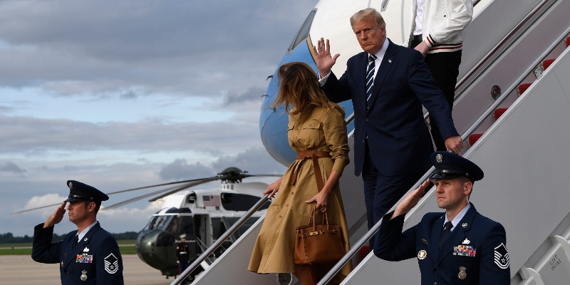 Il presidente statunitense Donald Trump e la First lady al loro arrivo a Washington il 16 agosto 2020 (AP Photo/Susan Walsh)