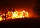 La California ha dichiarato lo stato d'emergenza per decine di incendi che stanno colpendo lo stato