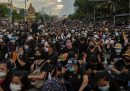 In Thailandia stanno continuando le proteste degli studenti contro il governo e contro il re