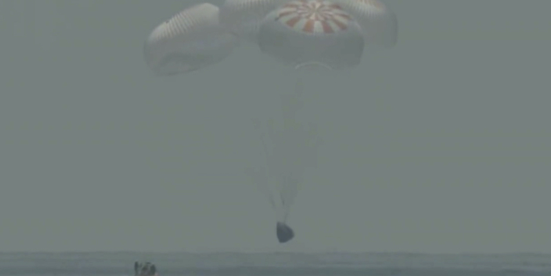 L'ammaraggio della capsula di SpaceX è andato bene