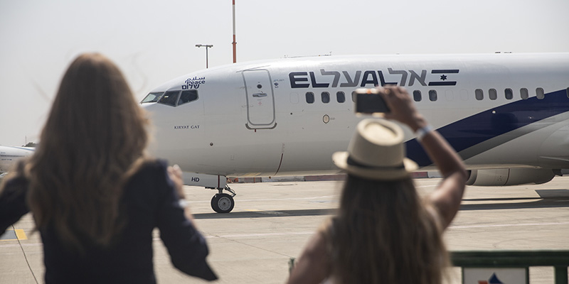 L'aereo che ha effettuato il primo volo diretto Tel Aviv-Abu Dhabi sorvolando lo spazio saudita, Tel Aviv, Israele, 31 agosto 2020 (Heidi Levine/Pool via AP).