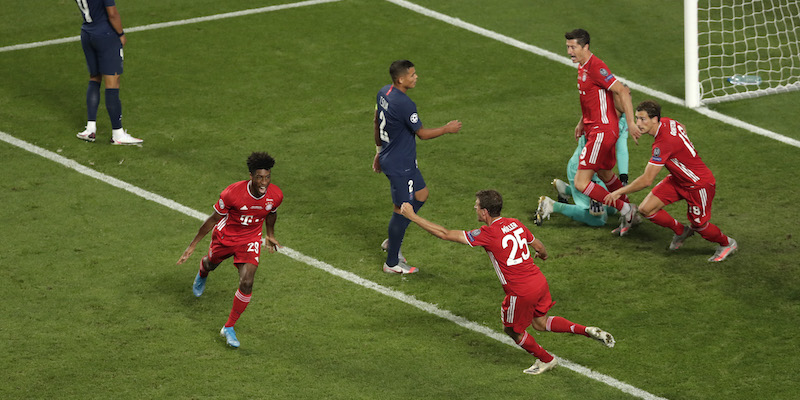 Kingsley Coman esulta dopo il gol al Paris Saint-Germain (Manu Fernandez/Pool via Getty Images)