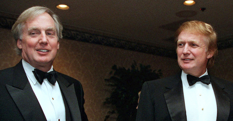 Robert Trump (a sinistra) e Donald Trump nel 1999 (AP Photo/Diane Bonadreff, File)
