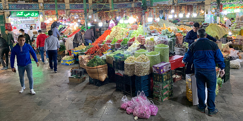 Un mercato di Teheran, 18 aprile 2020 (Farshid-Motahari Bina/dpa)