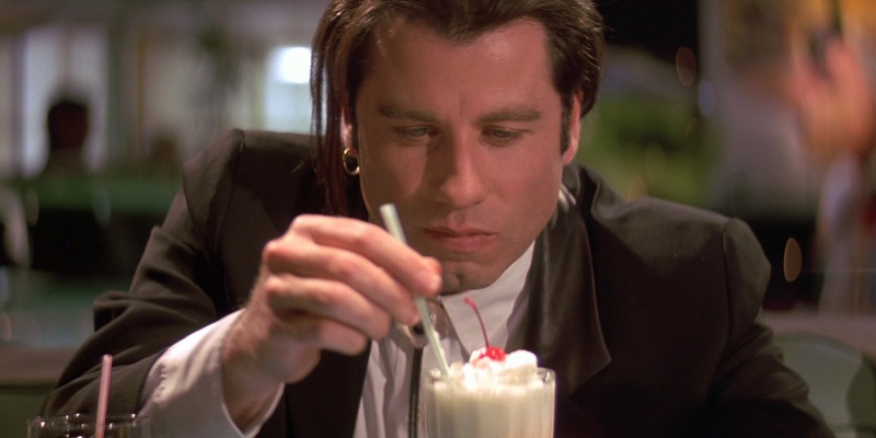 Vincent Vega assaggia il milkshake di Mia Wallace in "Pulp fiction" (1994)