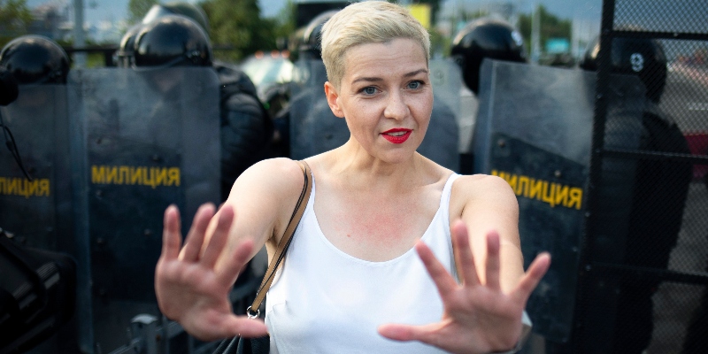 Maria Kolesnikova durante un corteo di protesta a Minsk, in Bielorussia, il 30 agosto 2020 (Tut.By via AP)