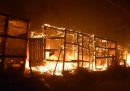 L'incendio nel campo per migranti dell’isola di Lesbo