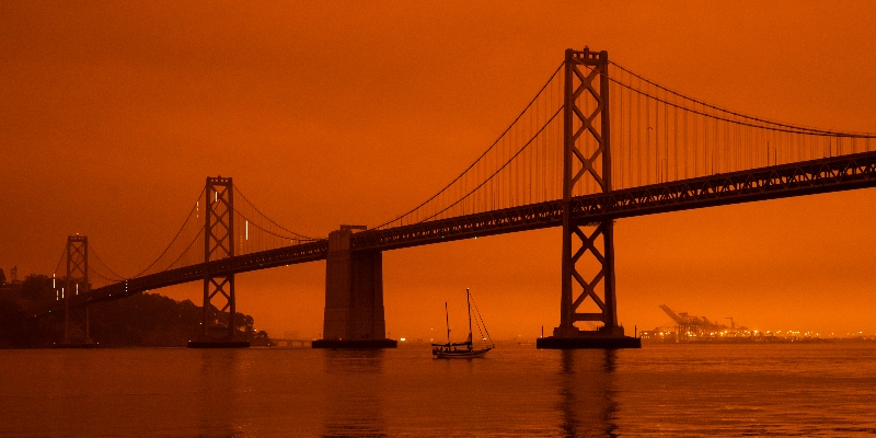 Un'immagine del "Bay Bridge" la mattina del 9 settembre 2020, a San Francisco, in California (Philip Pacheco/Getty Images)