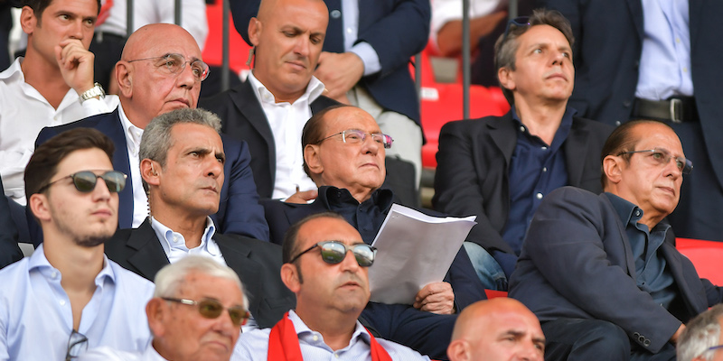 Adriano Galliani, Silvio Berlusconi e Paolo Berlusconi in tribuna allo stadio Brianteo di Monza
(LaPresse/Claudio Grassi)