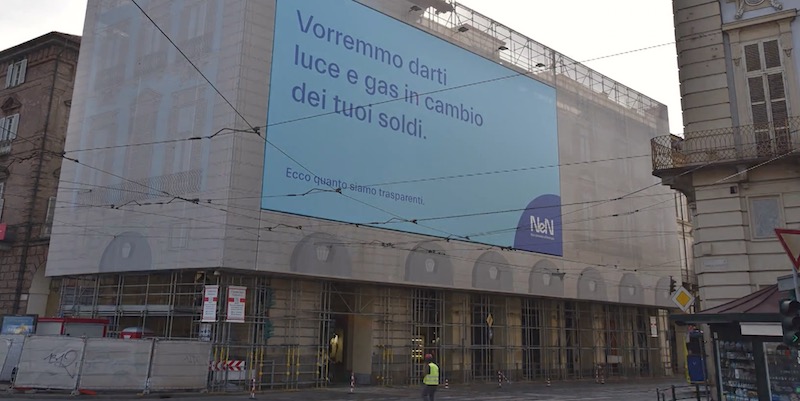Un cartellone pubblicitario di NeN a Torino (NeN)