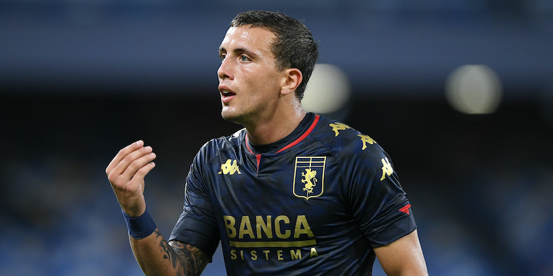 Luca Pellegrini, terzino del Genoa, contro il Napoli (Francesco Pecoraro/Getty Images)