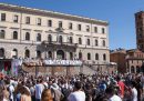 La manifestazione dei complottisti del coronavirus a Roma