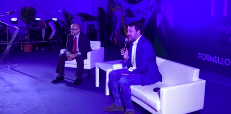 Il video in cui Salvini ammette di avere la febbre durante un comizio