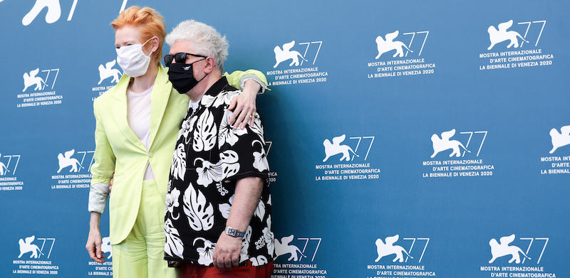 Tilda Swinton e Pedro Almodóvar al photocall di The Human Voice, 3 settembre
(Vittorio Zunino Celotto/Getty Images)