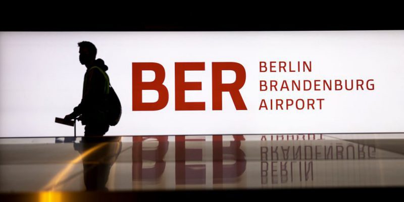 Test di imbarco al nuovo aeroporto di Berlino-Brandeburgo, il 28 luglio 2020. (Maja Hitij/ Getty Images)
