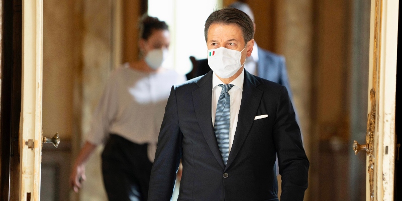 Il presidente del Consiglio Giuseppe Conte a Palazzo Chigi, il 6 ottobre 2020 (ANSA/UFFICIO STAMPA PALAZZO CHIGI/FILIPPO ATTILI)