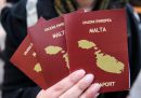 La Commissione Europea ha detto che Cipro e Malta non dovranno più concedere passaporti in cambio di investimenti