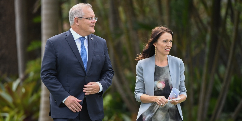 Il primo ministro australiano, Scott Morrison, e la prima ministra neozelandese, Jacinda Ardern a Sydney, in Australia, il 28 febbraio 2020 (James D. Morgan/Getty Images)