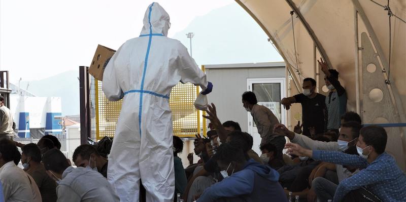 Migranti soccorsi dalla Open Arms diretti sulla nave Allegra per l'isolamento, Palermo, 17 settembre 2020
(ANSA/CARMELO SUCAMELI)