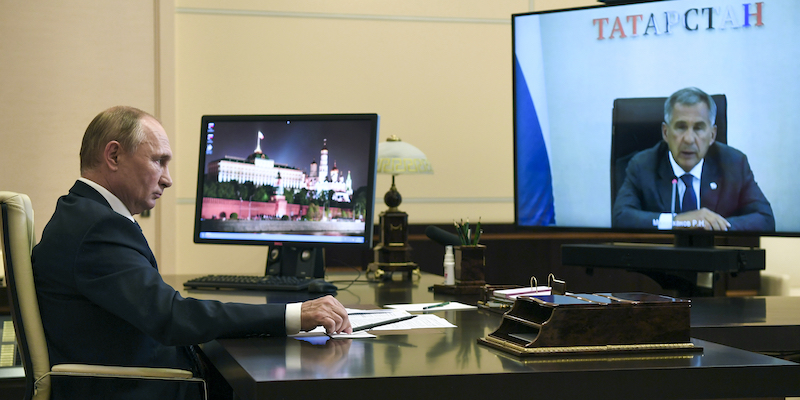 La stanza della residenza fuori Mosca nella quale Vladimir Putin lavora da remoto (Kremlin Pool Photo via AP)