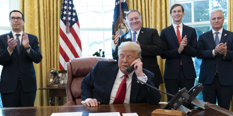 Donald Trump al telefono con i leader del Sudan e di Israele, Washington DC, 23 ottobre 2020
(AP Photo/Alex Brandon)