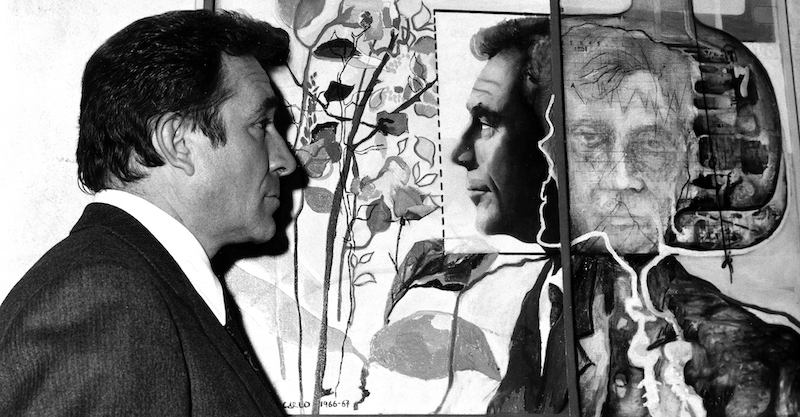 Ugo Tognazzi accanto a un quadro a lui ispirato, 1967
(©lapresse/archivio storico)