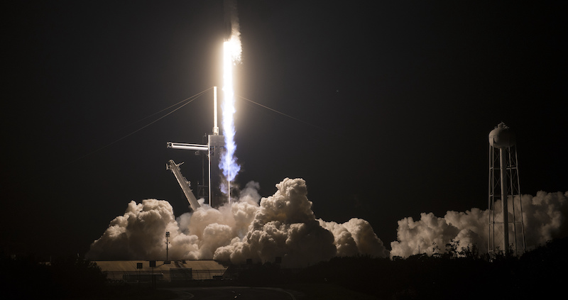 Il Falcon 9 di SpaceX durante il lancio da Cape Canaveral (Florida) verso la Stazione Spaziale Internazionale 
 (NASA/Aubrey Gemignani)