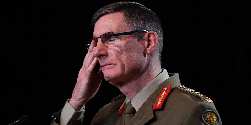 Il comandante in capo dell'Australian Defence Force (ADF), il generale Angus Campbell, rivela alla stampa i risultati dell'inchiesta sui presunti crimini di guerra commessi dalle truppe australiane in servizio in Afghanistan. Canberra, Australia, 19 novembre 2020 (Mick Tsikas - Pool / Getty Images)
