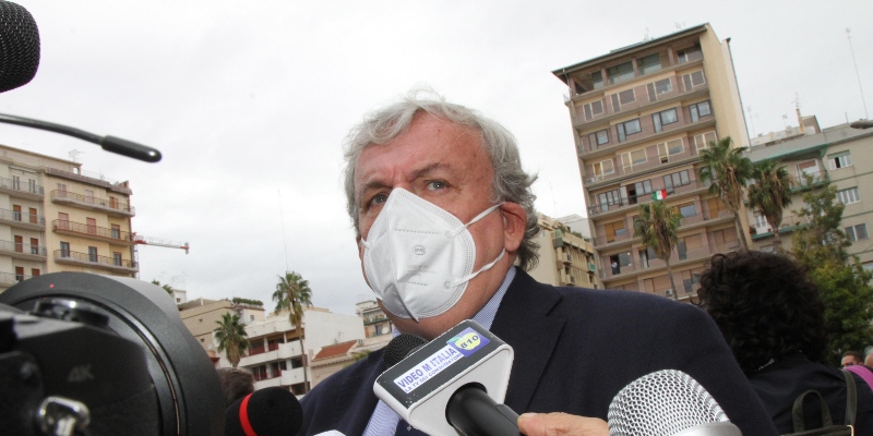 Il presidente della Puglia Michele Emiliano a Bari, il 12 ottobre 2020 (ANSA/RENATO INGENITO)