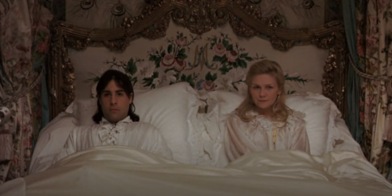 Screenshot dal film "Marie Antoinette" di Sofia Coppola (2006)