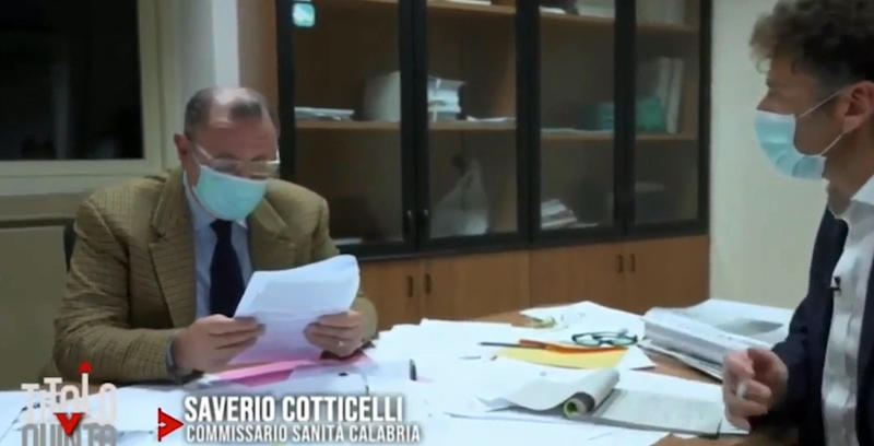 Il commissario ad acta per la Sanità in Calabria, generale Saverio Cotticelli , durante l'intervista alla trasmissione di Raitre "Titolo V", 7 novembre 2020. (ANSA/TITOLO V)