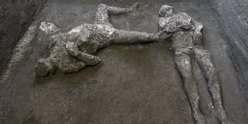 I calchi dei resti umani da poco ritrovati a Pompei (ANSA / LUIGI SPINA / Parco Archeologico di Pompei)