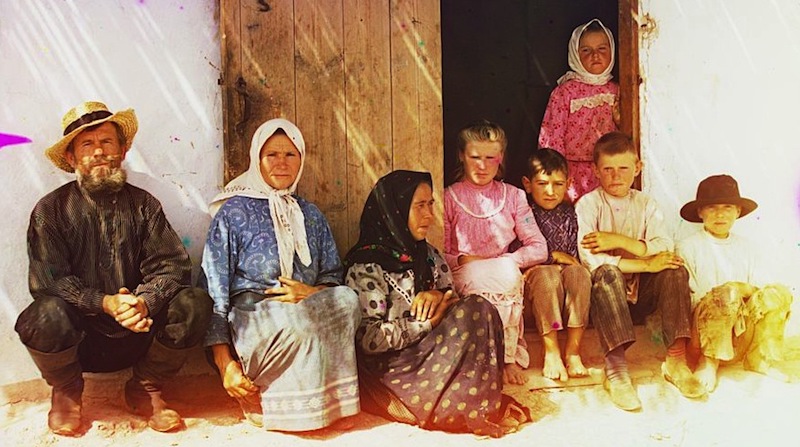 Una famiglia nella steppa di Mugan, nell'attuale Uzbekistan, 1905-1915. (Prokudin-Gorskii / Library of Congress)