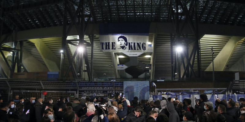Lo stadio San Paolo di Napoli verrà intitolato a Diego Armando Maradona