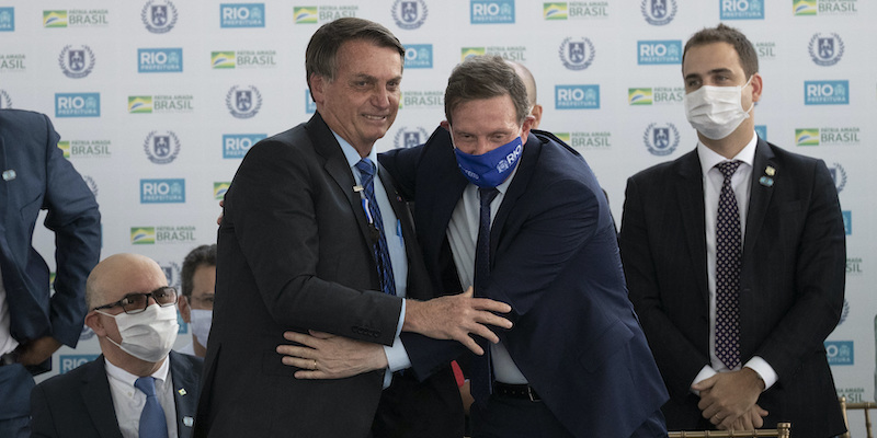 Il sindaco uscente di Rio de Janeiro Marcelo Crivella con il presidente del Brasile Jair Bolsonaro (AP Photo/Silvia Izquierdo, LaPresse)