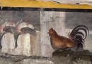 Le immagini dell'antica tavola calda con il bancone dipinto, scoperta a Pompei