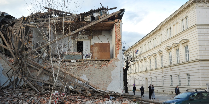 Un'immagine dei danni causati dal terremoto del 29 dicembre a Petrinja, in Croazia (AP Photo)