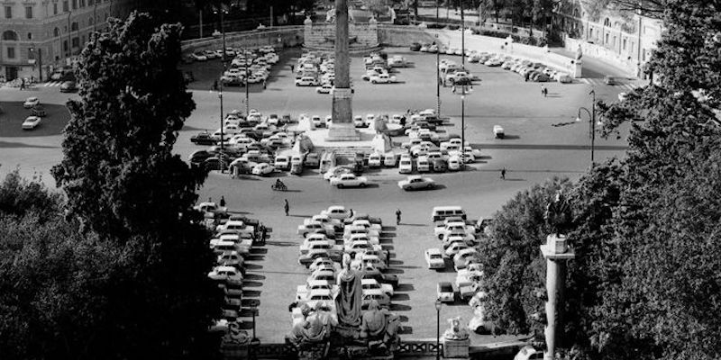 Piazza del Popolo a Roma nel 1960 (Wikimedia Commons)