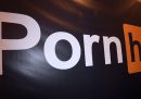 Pornhub ha limitato la pubblicazione dei contenuti dopo essere stato accusato di mostrare abusi su minori