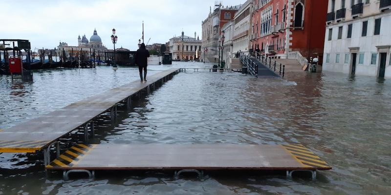 L'acqua alta a Venezia, l'8 dicembre 2020 (ANSA/MEROLA)