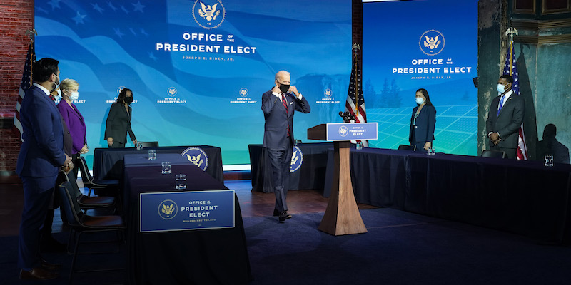 Il futuro presidente degli Stati Uniti Joe Biden durante l'evento in cui ha annunciato i membri della sua amministrazione che si occuperanno di clima ed energia, il 19 dicembre 2020, a Wilmington, in Delaware (Joshua Roberts/Getty Images)