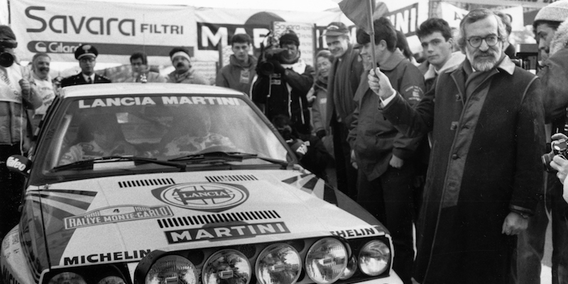 L'allora ministro Enrico Ferri alla partenza di una gara automobilistica a Monte Carlo, nel 1989 (LaPresse Torino/Archivio Storico)